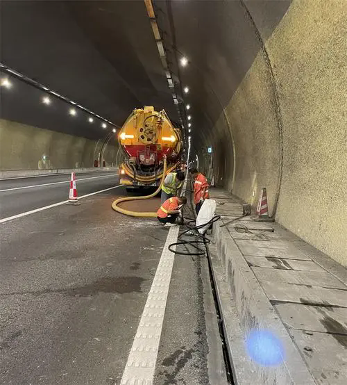 天祝隧道排水渠清淤